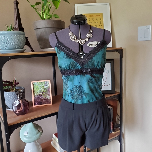 le chateau Tops - Le Chateau Green Tank